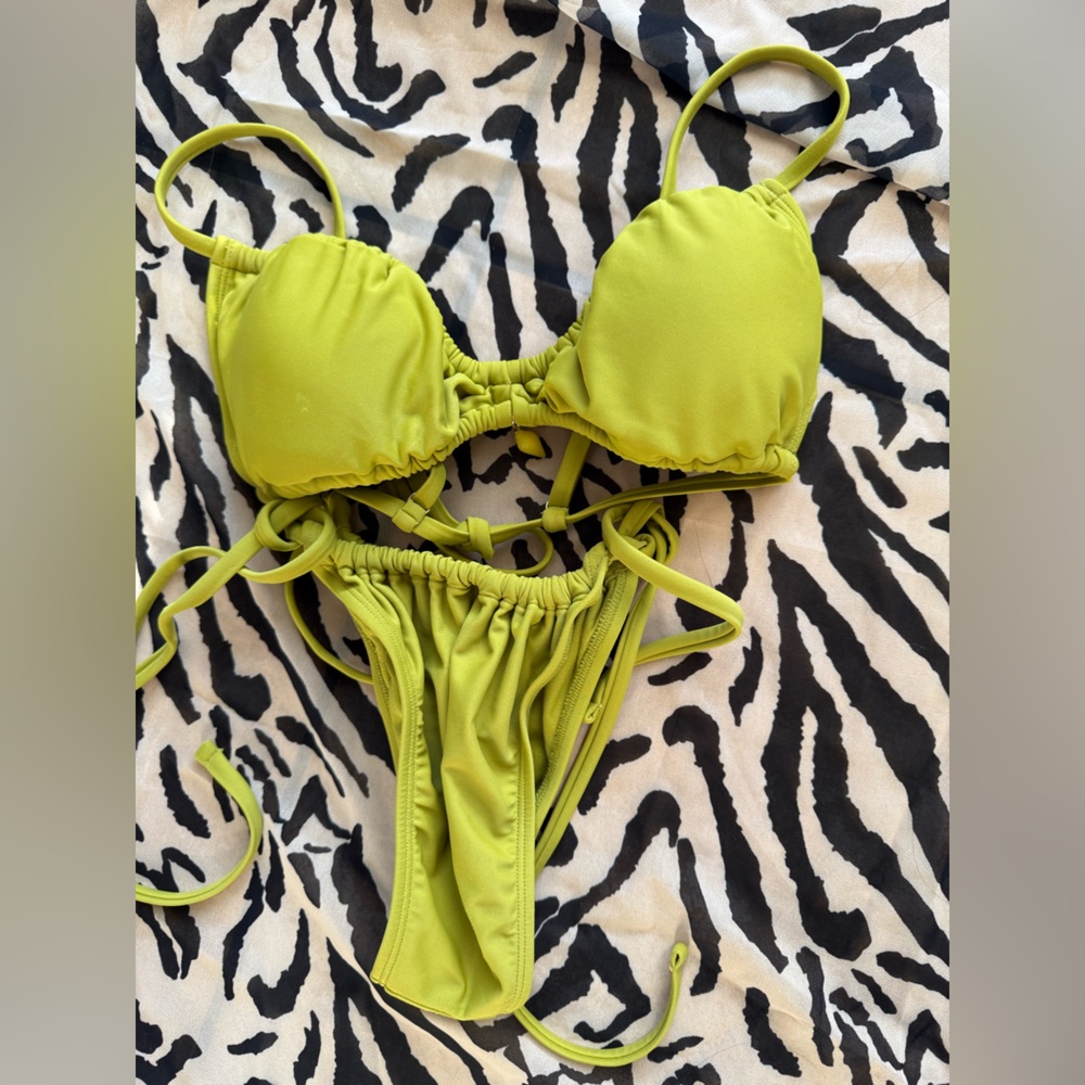 Vibrant Green String‎ Cheeky Adjustable Bikini Set With Lemon Charm